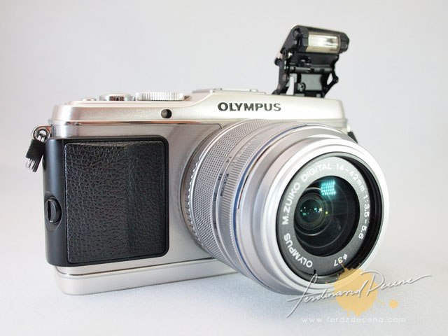 The Olympus E-P3 with 14-42mm Ver II